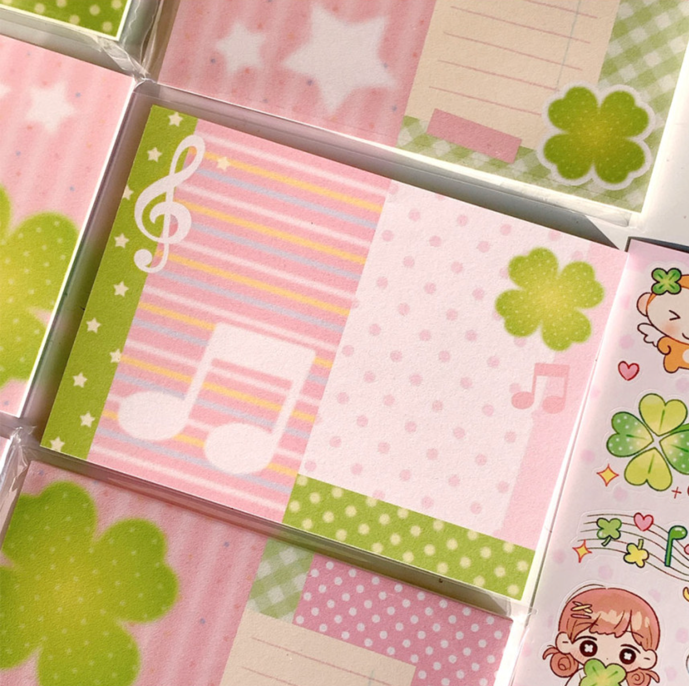 [PK31] Pinkrue Music Note/Clover Background Big Memo Pad (options)